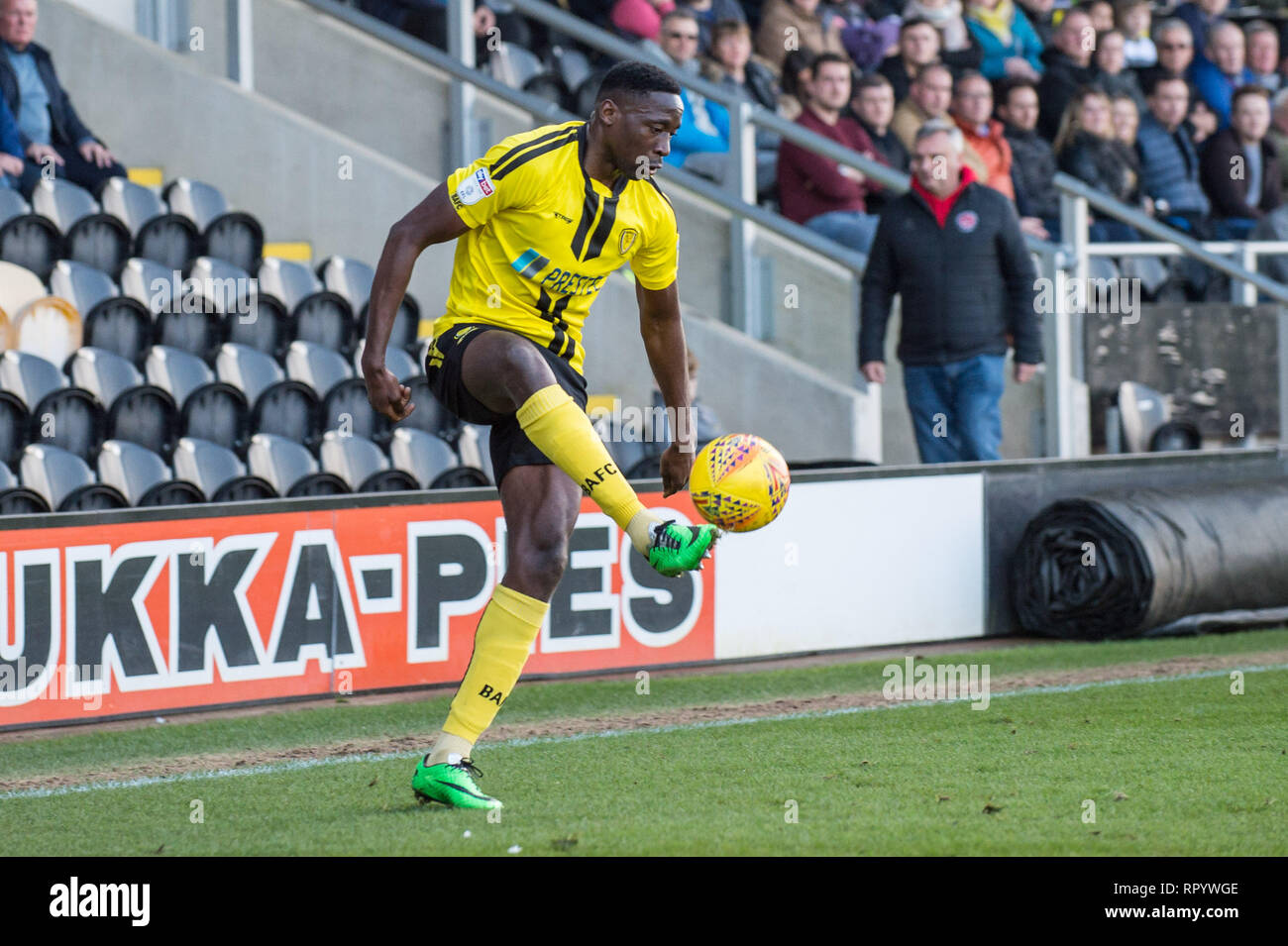 Burton upon Trent, Regno Unito. Il 23 febbraio, 2019. Lucas Akins di Burton Albion durante il cielo EFL scommettere League 1 match tra Burton Albion e Fleetwood Town a Pirelli Stadium, Burton upon Trent, in Inghilterra il 23 febbraio 2019. Foto di Matteo Buchan. Solo uso editoriale, è richiesta una licenza per uso commerciale. Nessun uso in scommesse, giochi o un singolo giocatore/club/league pubblicazioni. Credit: UK Sports Pics Ltd/Alamy Live News Foto Stock