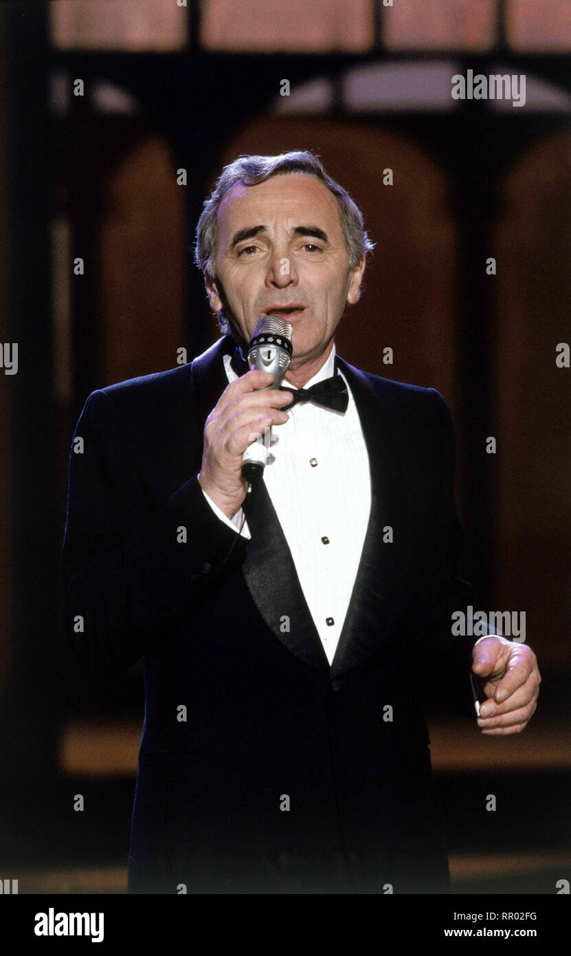 CHARLES AZNAVOUR , Auftritt, 1990er / Überschrift: Charles Aznavour Foto Stock
