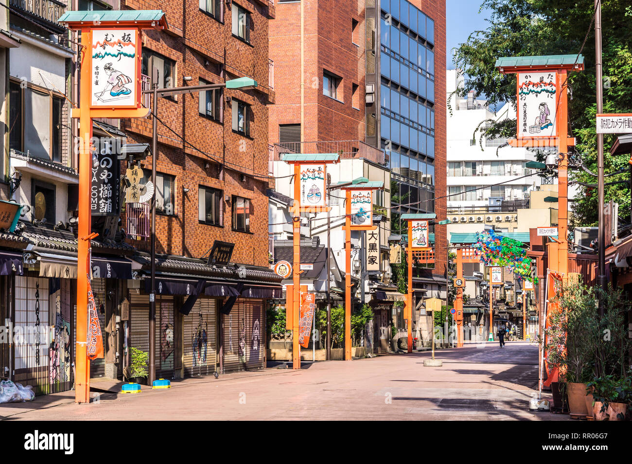 TOKYO, Giappone - 22 Giugno 2018: vista la mattina intorno al tempio di Sensoji in Tokyo. Più antico tempio a Tokyo e dei più importanti templi buddisti loca Foto Stock