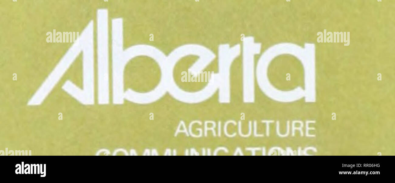 . Agri-news. L'agricoltura. - -- --' ? ? CANADIAN PUBBLICAZIONI UFFICIALI raccolta pubblicazioni DE OFFIC1ELLES CANADIENNES BIBLIOTECA NAZIONALE/EIBLIOTIIEQUE NATIONALE CANADA Ottobre 3, 1977 per il rilascio immediato di questa settimana il governo programmi di prestito Warbles ed erbacce 4 Carni bovine da Cull patate 7 calore solare riduce i costi in Low-Temperature Grano che Asciuga la commercializzazione del miele 9 Artigianato 11 District agricoltore appuntamenti 13 Prossimi eventi agricoli 15. Si prega di notare che queste immagini vengono estratte dalla pagina sottoposta a scansione di immagini che possono essere state migliorate digitalmente per la leggibilità - Colorazione e aspetto di ts Foto Stock