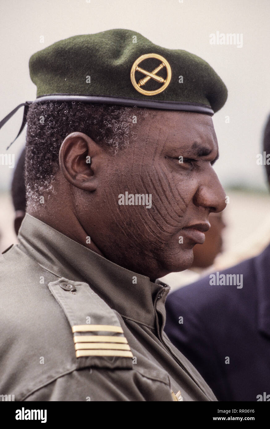 Daouda Wanke, Presidente del Niger, April-December 1999, Niamey, Niger. Egli ha tradizionale Hausa scarification facciali marchi. Foto Stock