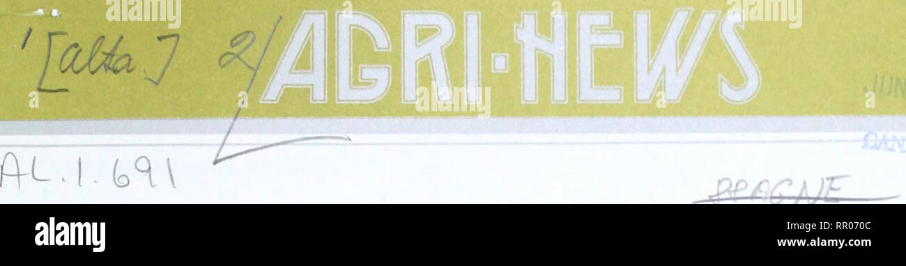 . Agri-news. L'agricoltura. Ufficiale canadese i'UiJL'CATIONI COLLECTION DE PUBBLICAZIONE OFFICIELLES CANADIENNES l..r,QR 1Q77 libreria nazionale BIBLlOTHEQUE NATIONALE giugno 0, ia/ / Canada per il rilascio immediato di questa settimana borse di irrigazione ha annunciato 1 Classe un equo 2 borse di studio Borse di studio ha annunciato per la classe B Fiere 3 Alimentazione invernale e in estate i guadagni per i bovini 4 Contratti di locazione utilizzati dai coltivatori di Alberta 6, il controllo della mastite raccomandazioni 8 Nuovo elenco ad albero Out 10 Fairy controllo ad anello 12 Balcone Giardinaggio 14 agricolo regionale specialista di formazione appuntamenti 16 ydlberra agricoltura comunicazioni. Si prega di notare th Foto Stock
