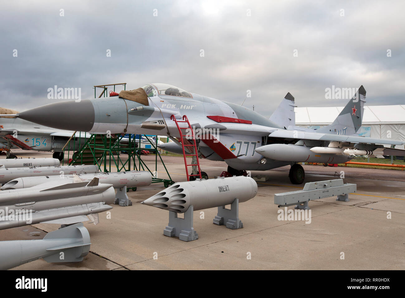 Mostra di lottare contro le armi del combattente multiuso MIG-35 al MAKS 2011 air show, Zhukovsky, Russia Foto Stock