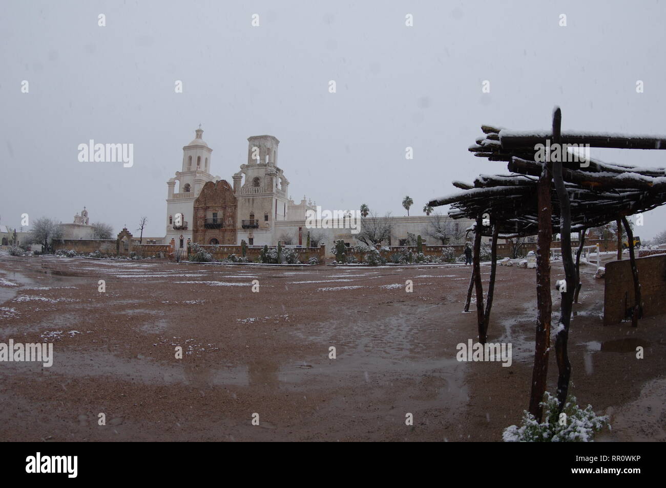 Neve su San Xavier missione Foto Stock