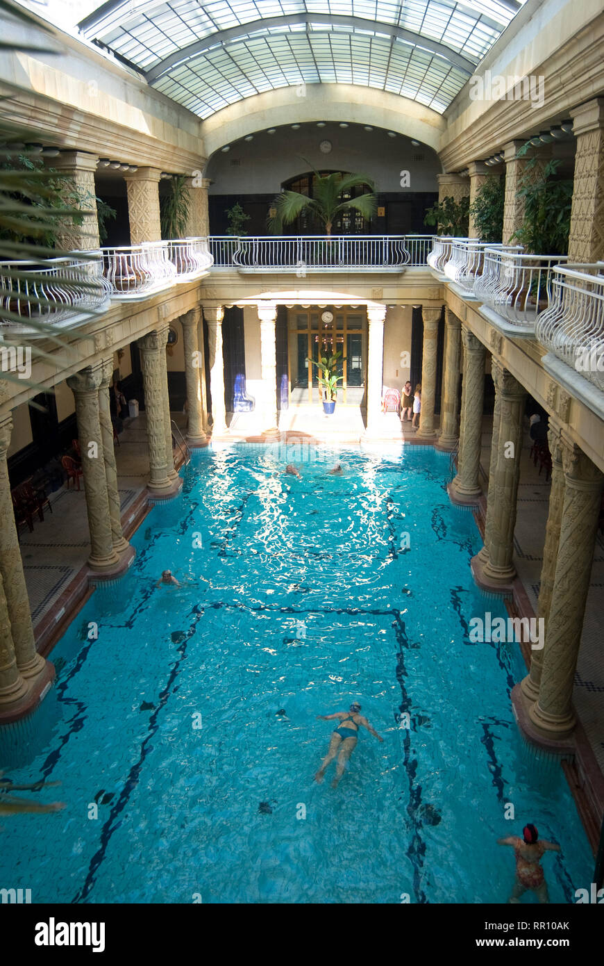 Il Gellért bathhouse Piscina interna Foto Stock
