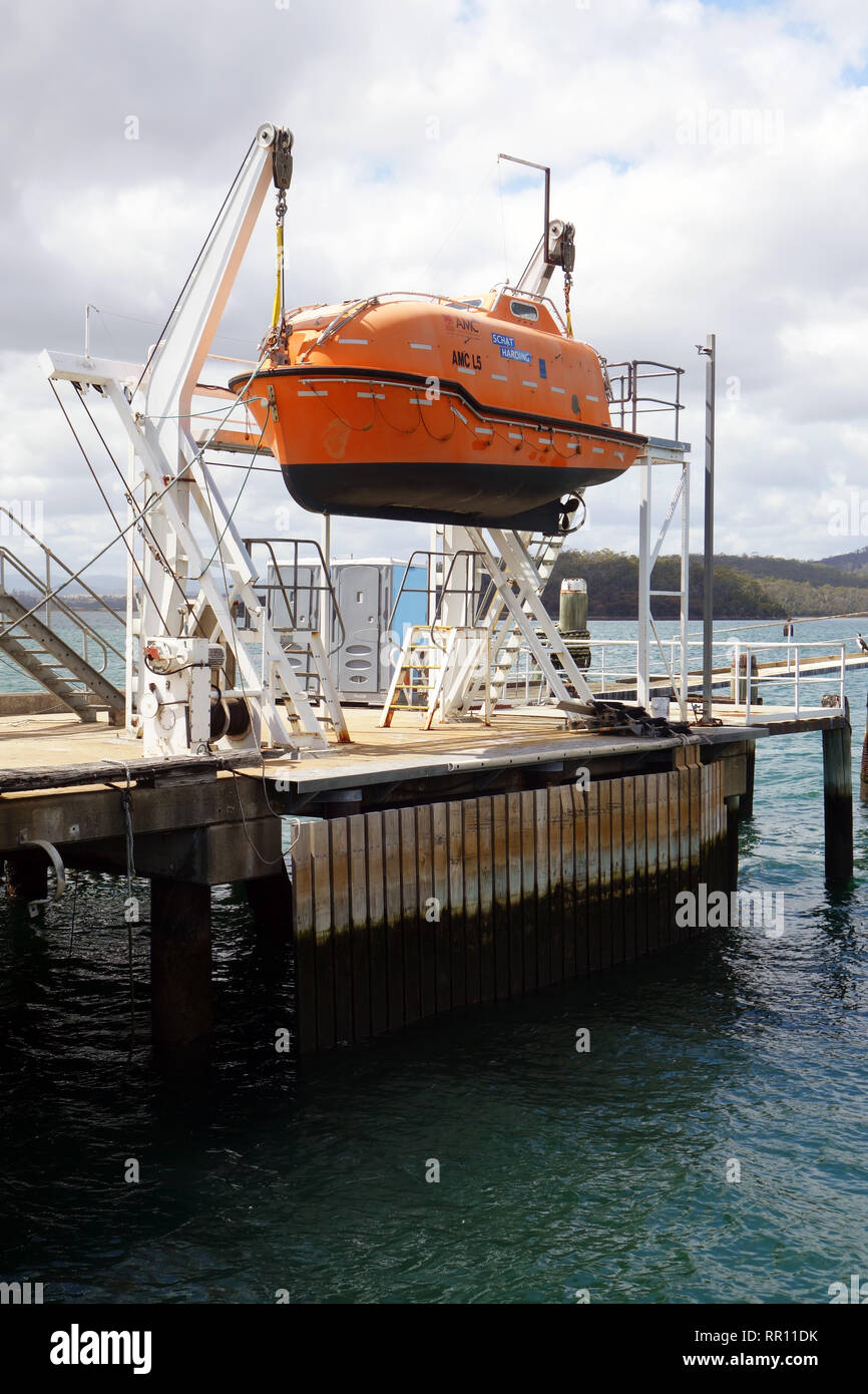Scialuppa di salvataggio utilizzata per la formazione di studenti presso l'Australian Maritime College, Punto di bellezza, Tamar River, Tasmania, Australia. N. PR Foto Stock