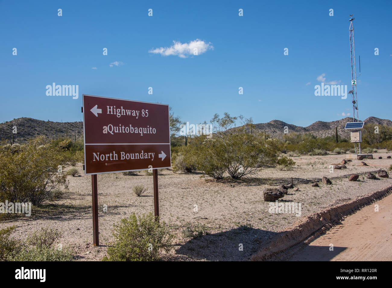 Confine nord strada a Puerto Blanco Loop Road, Emergenza Stazione di salvataggio, organo a canne Cactus monumento nazionale, South Central Arizona Foto Stock