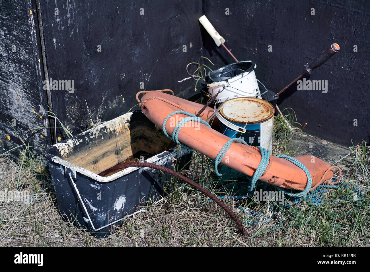 Disgarded junk sulla spiaggia a Sizewell Suffolk in Inghilterra Foto Stock