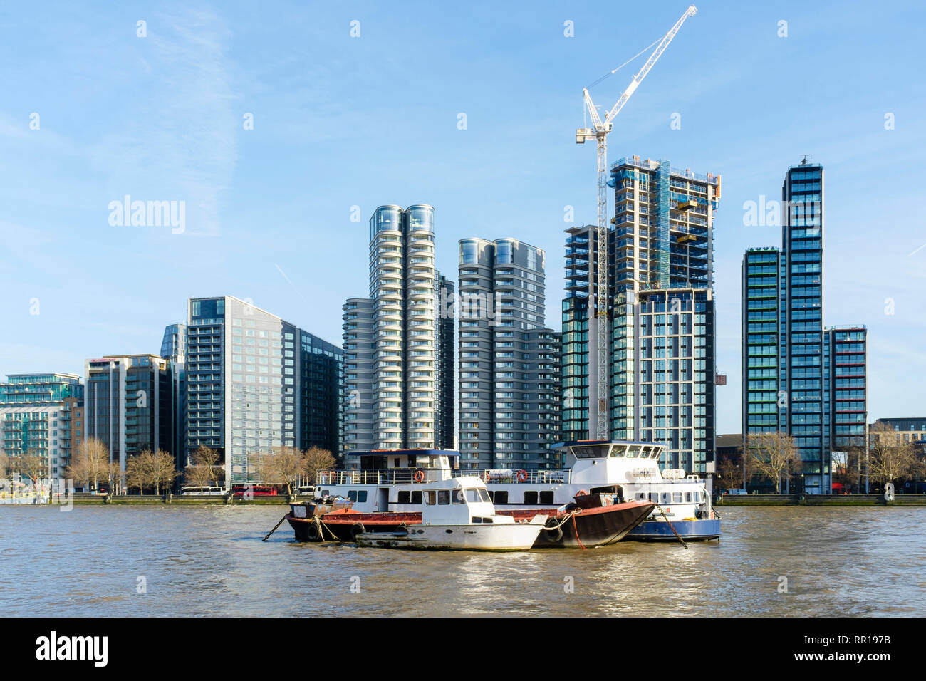 Sistemazione di Riverside Apartments, Albert Embankment, fiume Thames, London, Regno Unito (immagine C79NAW per il sito prima di sviluppo). Foto Stock