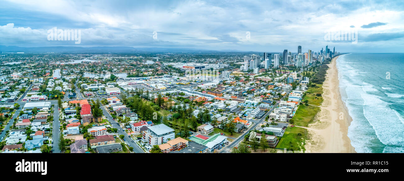 Panoramica aerea di case sulla Gold Coast, Australia Foto Stock