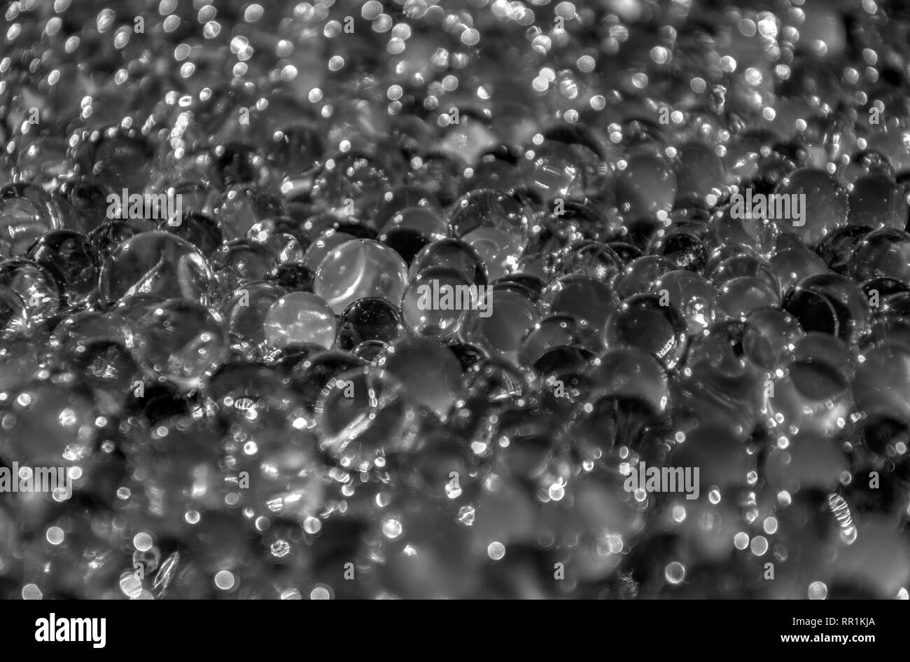 Bianco e nero perle di acqua Foto Stock