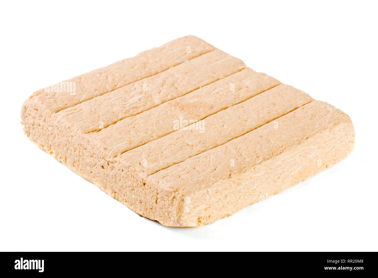 Peanut halva isolati su sfondo bianco Foto Stock