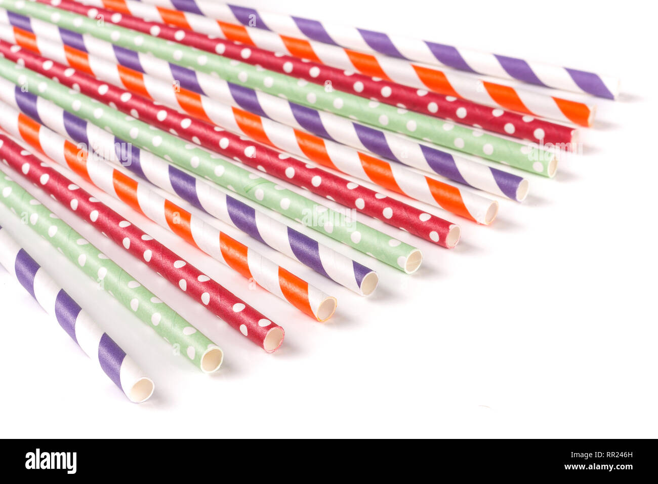 Tubi per cocktail isolati su sfondo bianco Foto Stock