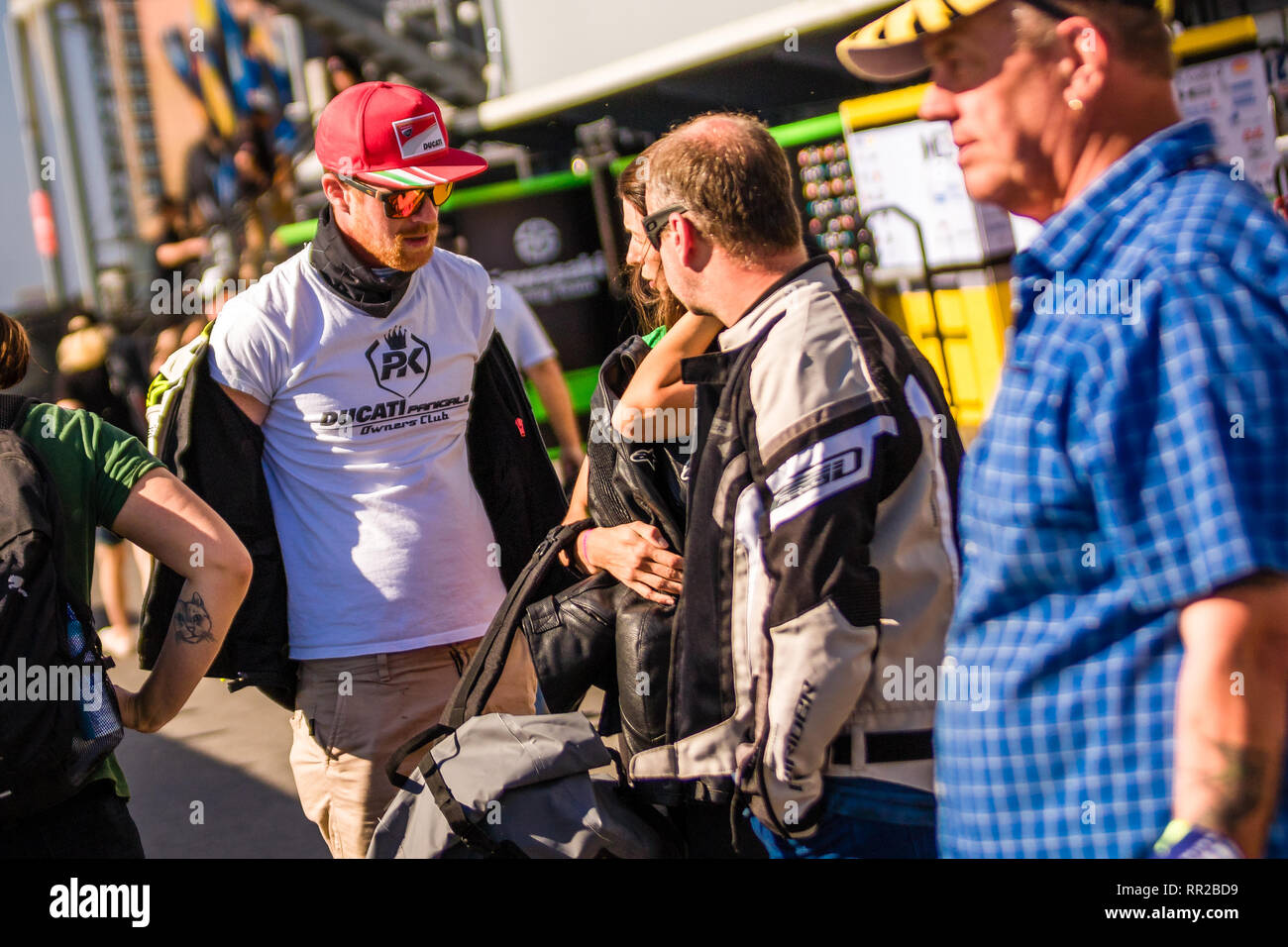 Melbourne, Australia. 24 Febbraio, 2019. MELBOURNE, Australia - 24 febbraio: Die hard fans rendono presto in pista durante il 2019 MOTUL FIM Superbike World Championship sul circuito australiano di Phillip Island il 24 febbraio 2019. Credito: Dave Hewison sport/Alamy Live News Foto Stock