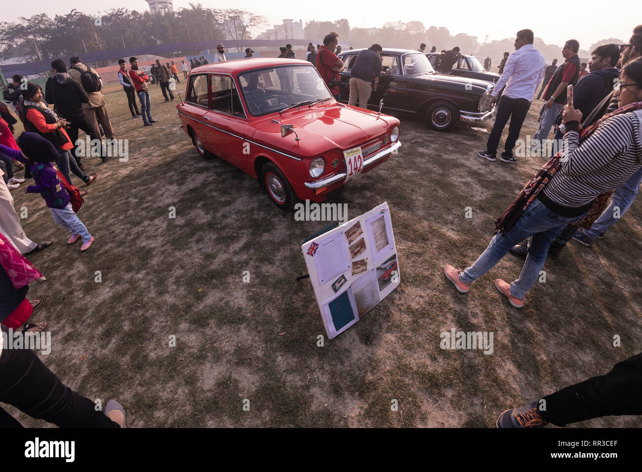 Vintage,Hillman,auto,1965,entusiasta giovane generazione,curiosamente vista,Kolkata,auto d'epoca ,Rally,2019,l'India. Foto Stock