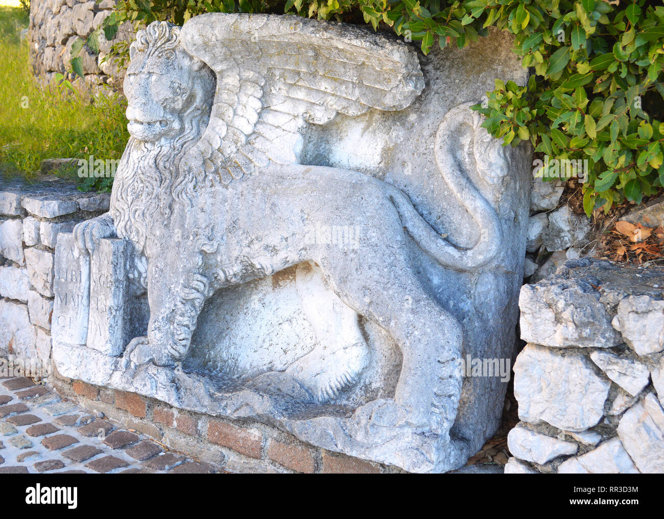 Alato veneziano leone di pietra scultura all'ingresso del castello di Trsat Rijeka Fiume Croazia Foto Stock