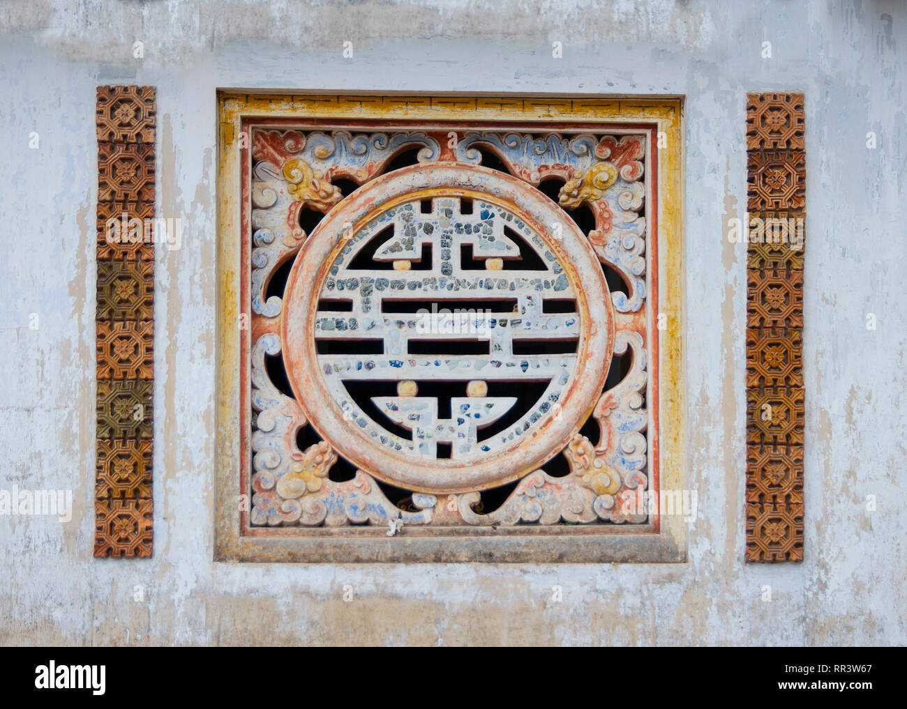 Il tempio cinese finestra Foto Stock