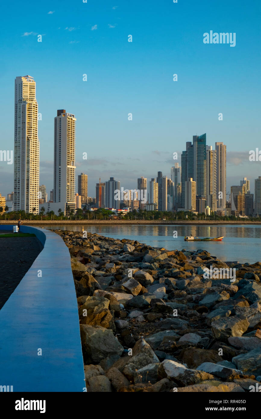 Skyline, Cinta Costera ,circonvallazione costiera, Panama City, America Centrale Foto Stock