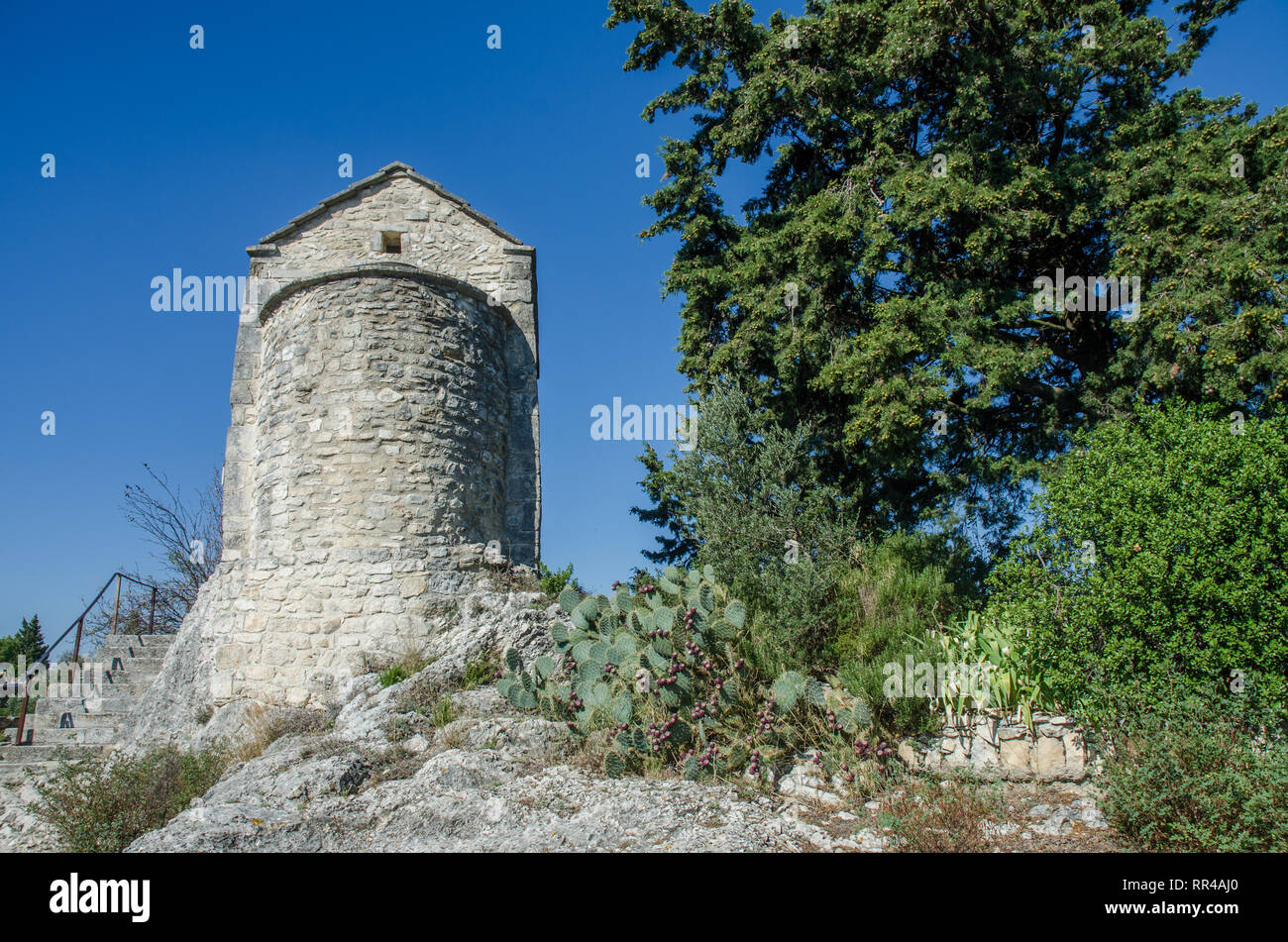 La chiesa nel parco di Chateau de Villeneuve les Avignon Francia Foto Stock