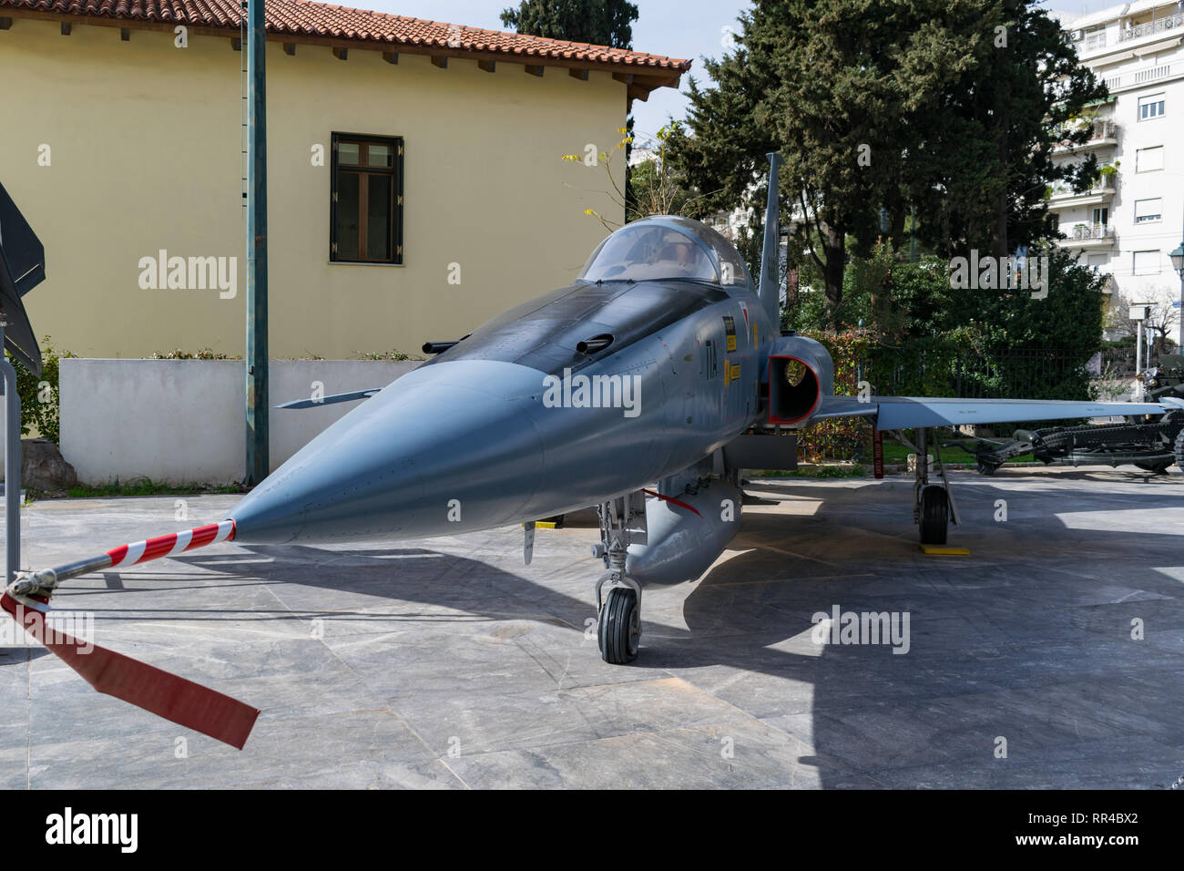Atene, Grecia - 3 Febbraio 2019: aerei all'area esterna nel Museo della Guerra di Atene Foto Stock