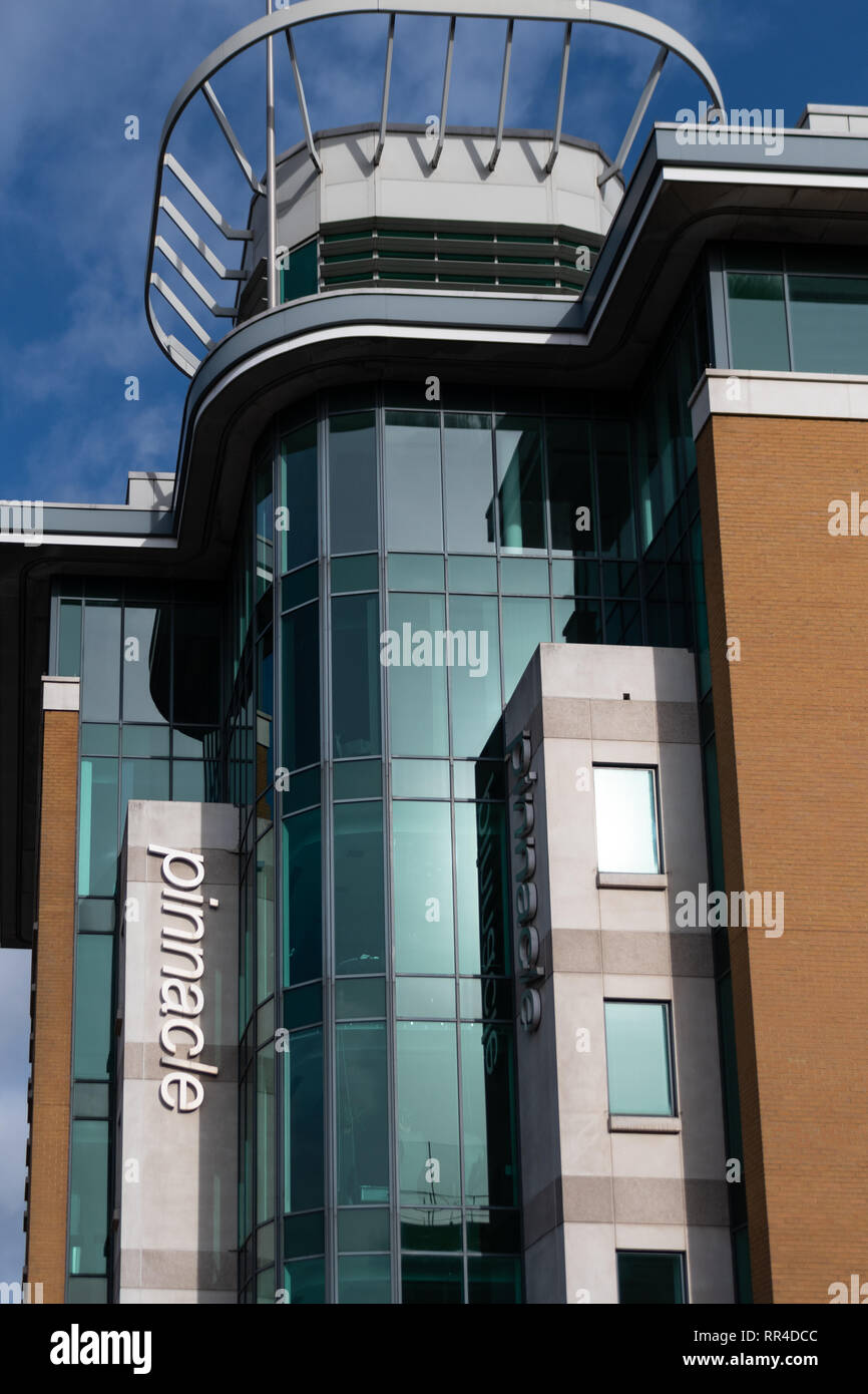 Reading, Regno Unito - 09 Febbraio 2019: l'ufficio Pinnacle edificio su Caversham Road Foto Stock