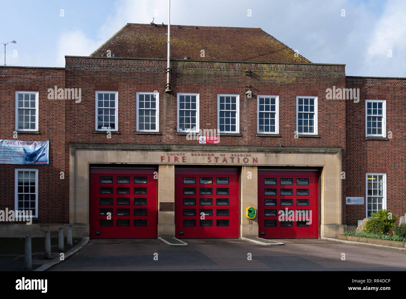 Reading, Regno Unito - 09 Febbraio 2019: l'ingresso alla lettura la stazione dei vigili del fuoco a Caversham Road. Foto Stock