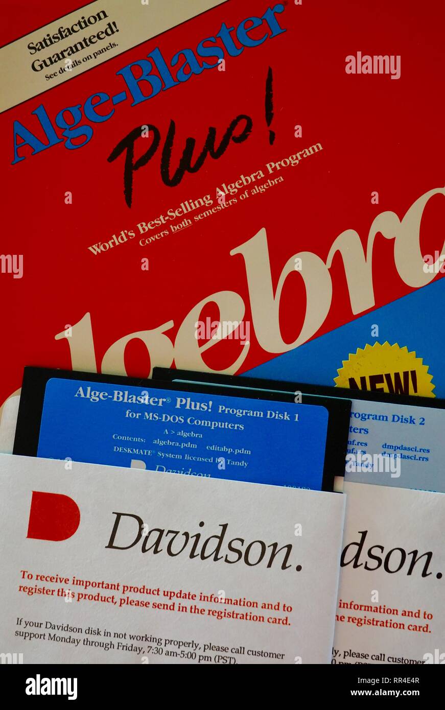 Il vecchio software educativo su dischi floppy: Davidson Alge-Blaster Plus per aiutare i bambini a imparare Algebra. Foto Stock