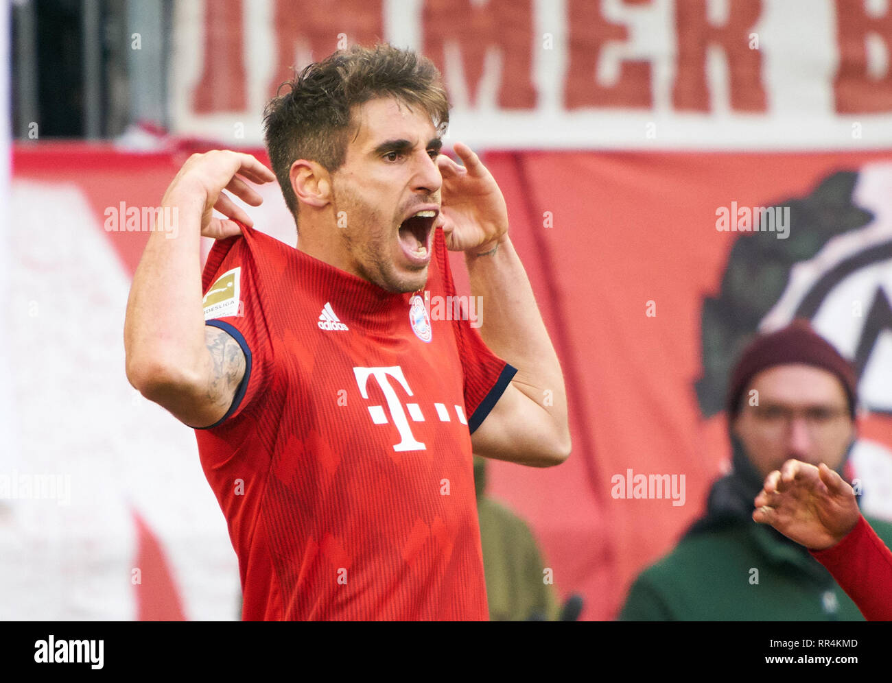 Monaco di Baviera, Germania. Il 23 febbraio, 2019. Javi MARTINEZ, FCB 8 celebra il suo obiettivo per 1-0 , felice, ridere, celebrazione, 1-0 FC Bayern Monaco - Hertha BSC BERLIN - DFL REGOLAMENTI VIETANO QUALSIASI USO DI FOTOGRAFIE come sequenze di immagini e/o quasi-VIDEO - 1.della Lega calcio tedesca , Monaco di Baviera, febbraio 23, 2019 stagione 2018/2019, giornata 24, FCB, München, © Peter Schatz / Alamy Live News Foto Stock