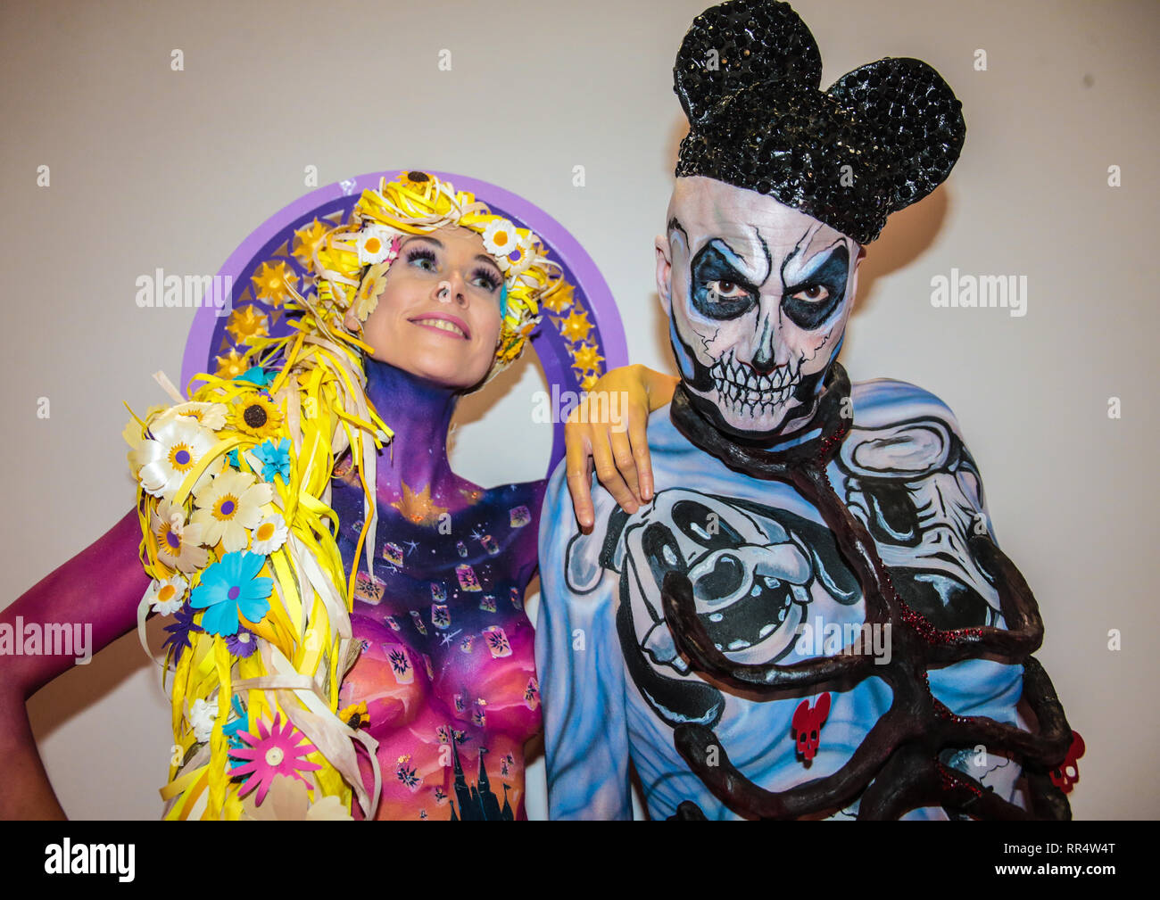 Londra, Regno Unito. 24 feb 2019. Professional Beauty london excel con alcuni modelli del body painting cmpetition @Paolo Quezada-Neiman/Alamy Live News Credito: Paolo Quezada-Neiman/Alamy Live News Foto Stock