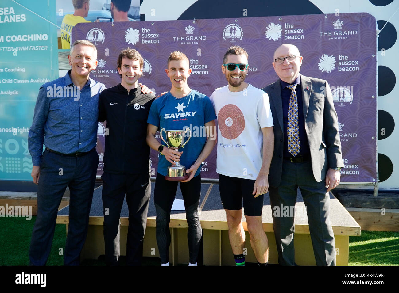 Brighton, Sussex, Regno Unito. 24 feb 2019. Brighton Mezza Maratona 2019 primo secondo e terzo vincitori ...Paolo Navesey,Paolo Pollock e Paolo Martelletti a. Caron Watson/Alamy Live News. Credito: Caron Watson/Alamy Live News Foto Stock