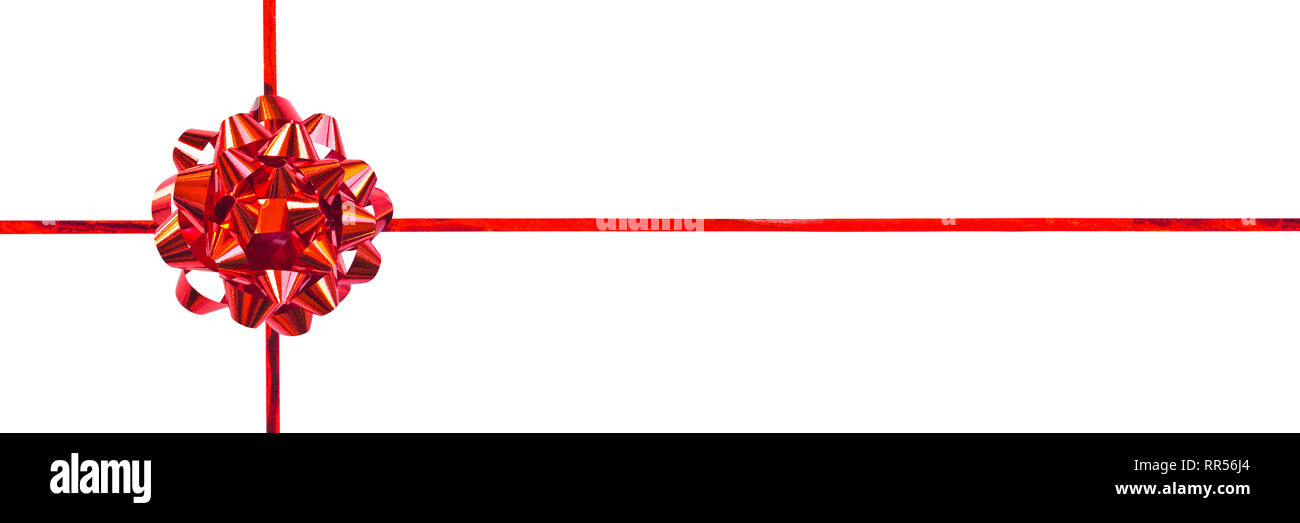Regalo rossa bow e nastro isolate su panoramica sullo sfondo bianco Foto Stock