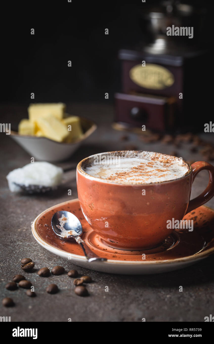 Bulletproof caffè, cheto prima colazione. Foto Stock