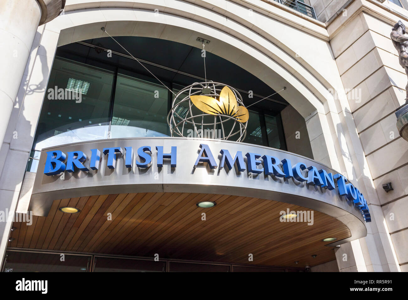 Globe House, sede della società quotata British American Tobacco (BAT) in Temple Place, Londra WC2 Foto Stock