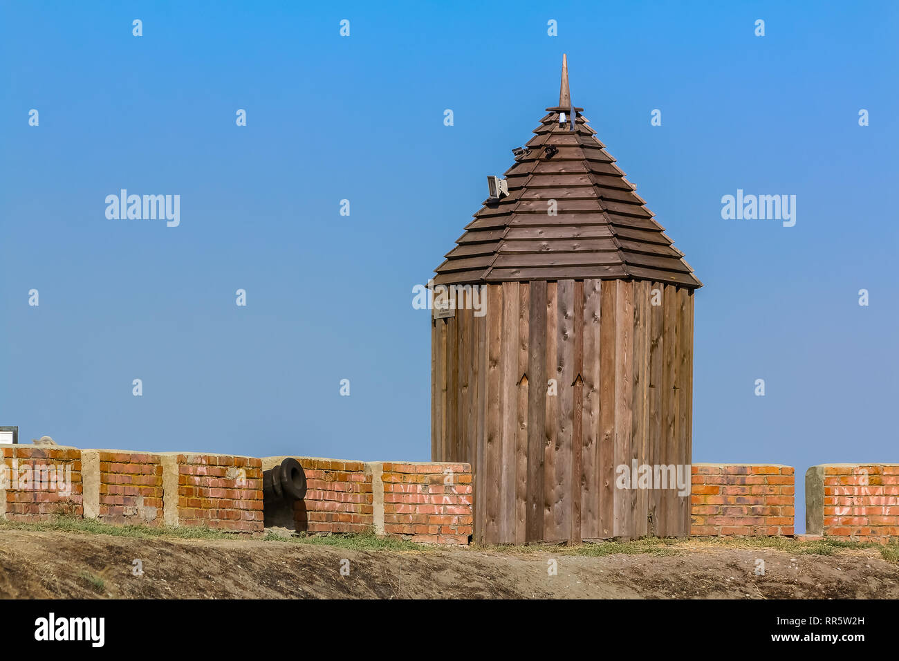 Fortificazioni e cannoni sui bastioni della fortezza Azov fondata dai turchi dell'Impero Ottomano nel 1475 nel sud della Russia Foto Stock