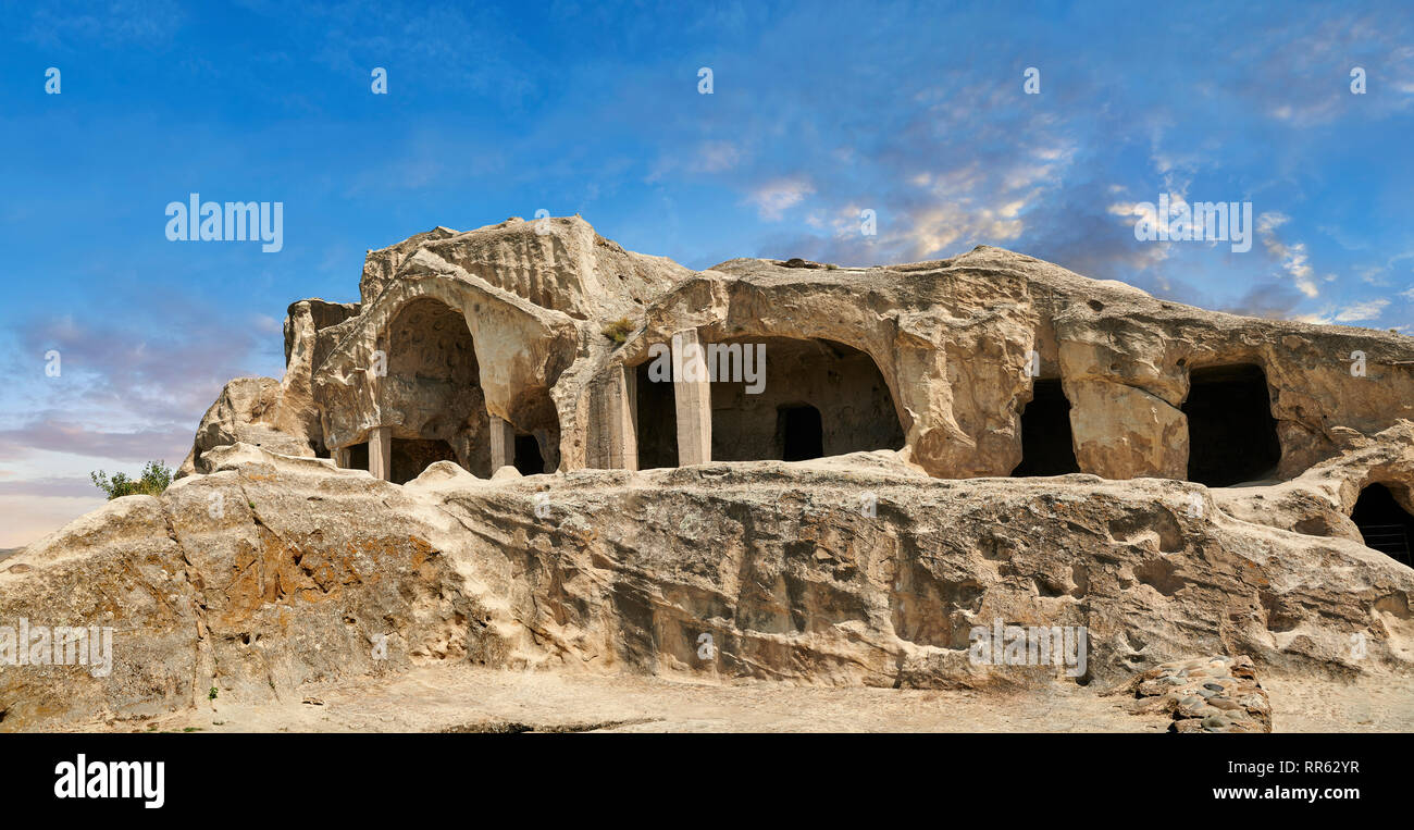 Foto & Immagine di Uplistsikhe (Lords fortezza) Theatron. Una grotta città vicino a Gori, Shida Kartli, Georgia. Patrimonio Mondiale UNESCO Lista propositiva abitano Foto Stock