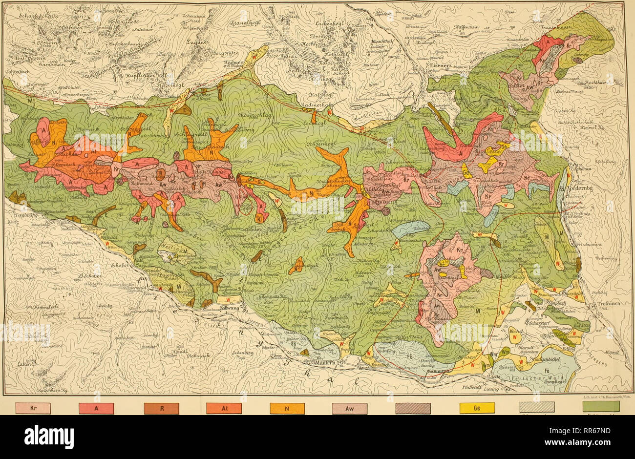 . Abhandlungen der K. K. Zool.-Botan. Gesellschaft in Wien. Botanica -- Austria; Zoologia -- Austria. AUFNAHMS-Karte der Eisenerzer Alpen.. Pinus montana Alnus viridis Rhododendron ferruaineum Alpentriften auf Urgestein Nandus strieta Fö Föhrenjvalct Buchenwald. M Mischwald -•^-.???-;V7--r Alpenlriften, auf Kalkstein, JfüdiMrauhoetden Gesteins fiumn Felsen und Schuttflora, Fichtenwald   LarchenmaJd Edenformcttion. (Alnus incanw Afoore). Wm Sumpfwiesen w Grenze von, Melleborus njujer Grenze oon Euphorbia austriaca Tal und Gehnnge- wiesen/ Kulturflätherv.. Si prega di notare che queste immagini sono estratto Foto Stock
