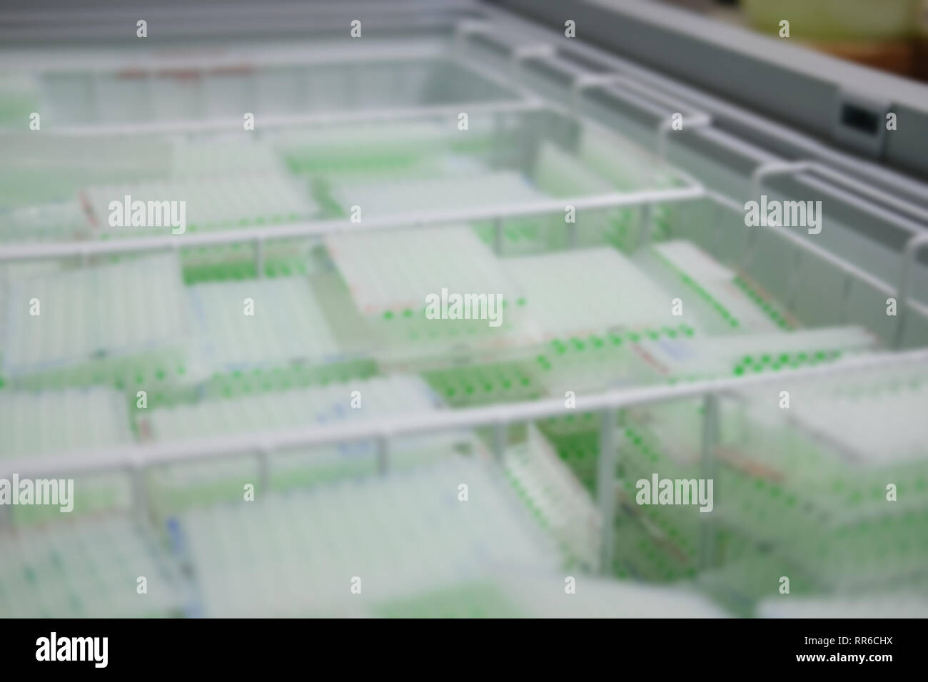 Impianto del campione di DNA in Biotecnologie Scientifiche biiology lab laboratorio. blur sullo sfondo Foto Stock