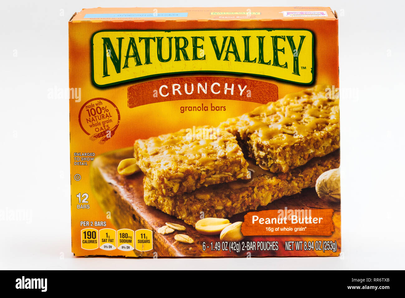 ST. PAUL, MN/STATI UNITI D'America - 24 febbraio 2019: natura Valle di burro di arachidi granola bar contenitore e logo del marchio. Natura Valle è un marchio di granola bar b Foto Stock
