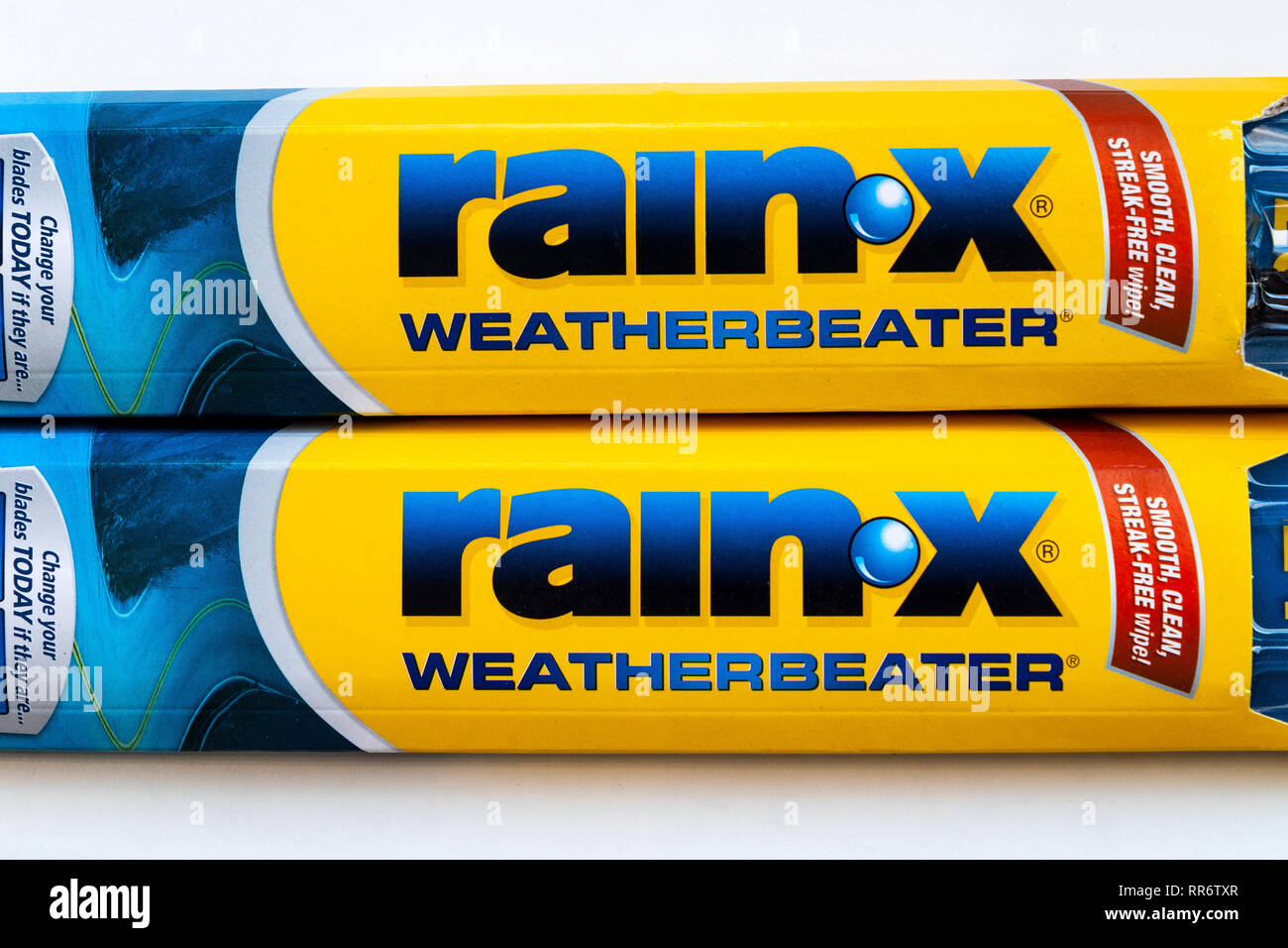 ST. PAUL, MN/STATI UNITI D'America - 21 febbraio 2019: Rain-X Weatherbeater spazzole del tergicristallo e il logo del marchio. Rain-X è una marca di automobile par di sostituzione Foto Stock