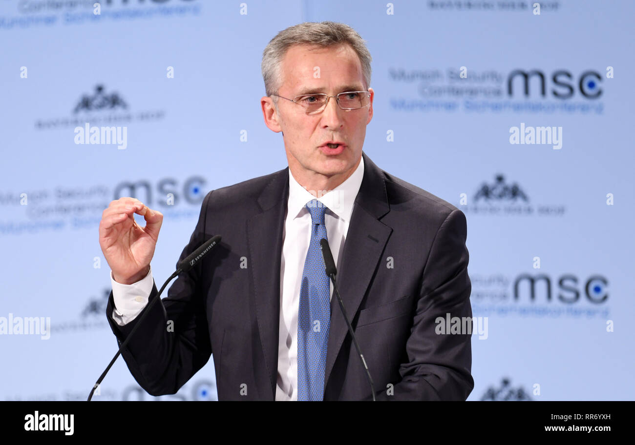 Archiviato - 15 febbraio 2019, il Land della Baviera, München: Jens Stoltenberg, il Segretario generale della NATO, parlerà sul primo giorno del 55th in occasione della conferenza di Monaco sulla sicurezza. Il Segretario Generale della NATO Stoltenberg sottolinea il grande pericolo di attacchi informatici come parte dei futuri conflitti militari. (A dpa " il segretario generale della NATO: Non più in conflitto concepibili senza attacchi informatici" del 25.02.2019.) Foto: Tobias Hase/dpa Foto Stock