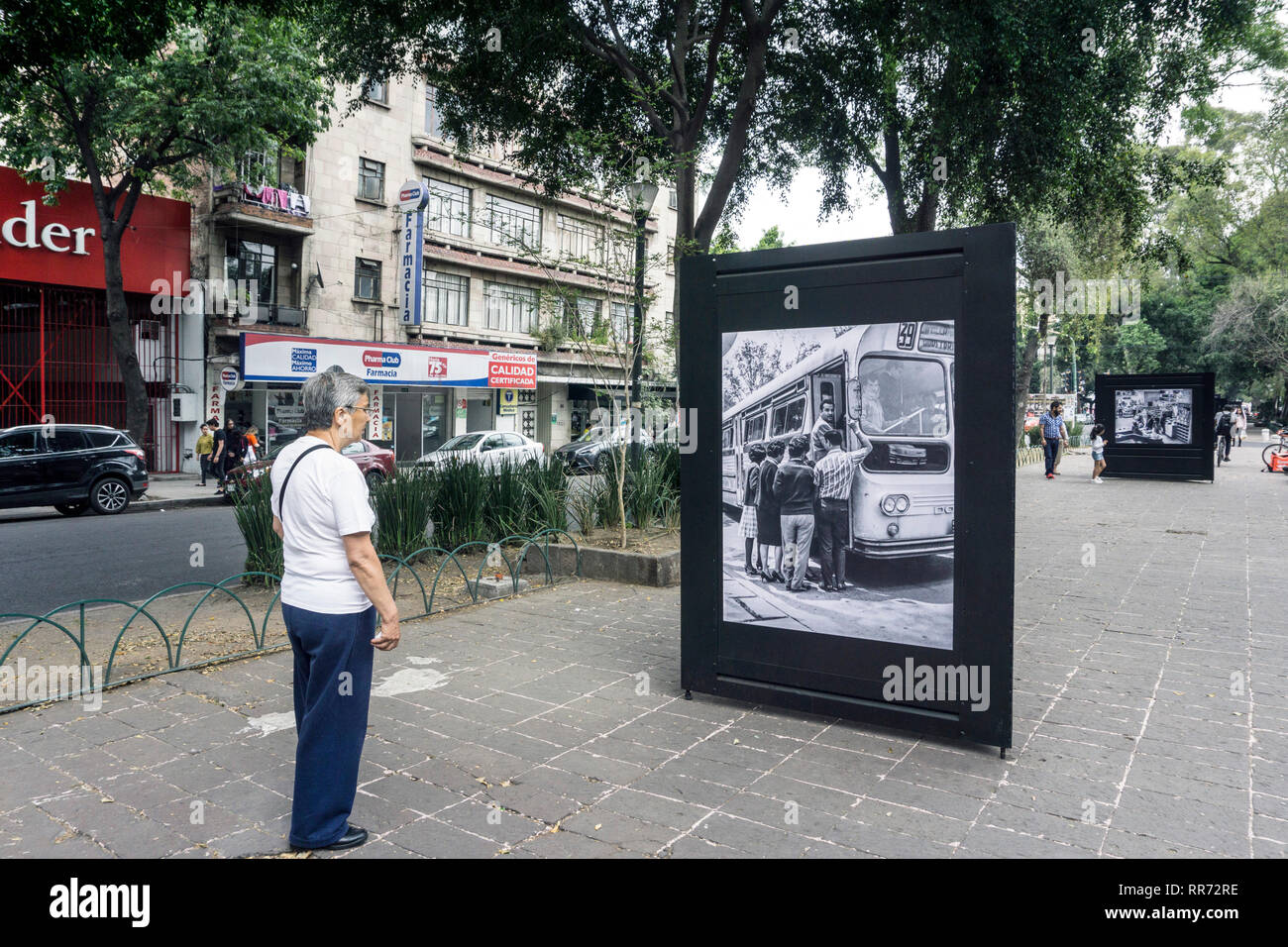 Città del Messico. Febbraio 24, 2019 a Colonia Roma Città del Messico Messico, impostazioni internazionali in cui Alfonso Cuaron, direttore del film autobiografico Roma è nato e cresciuto. Il film è il primo film straniero mai ad essere nominato per un Academy Award come miglior immagine, nonché vari altri premi dell'Accademia. Si tratta di un apprezzamento della sua famiglia cura del giovane cameriera indigeni, come pure la sua bella madre al momento del suo padre abbandonò la sua & Figli Credito: Dorothy Alexander/Alamy Live News Foto Stock