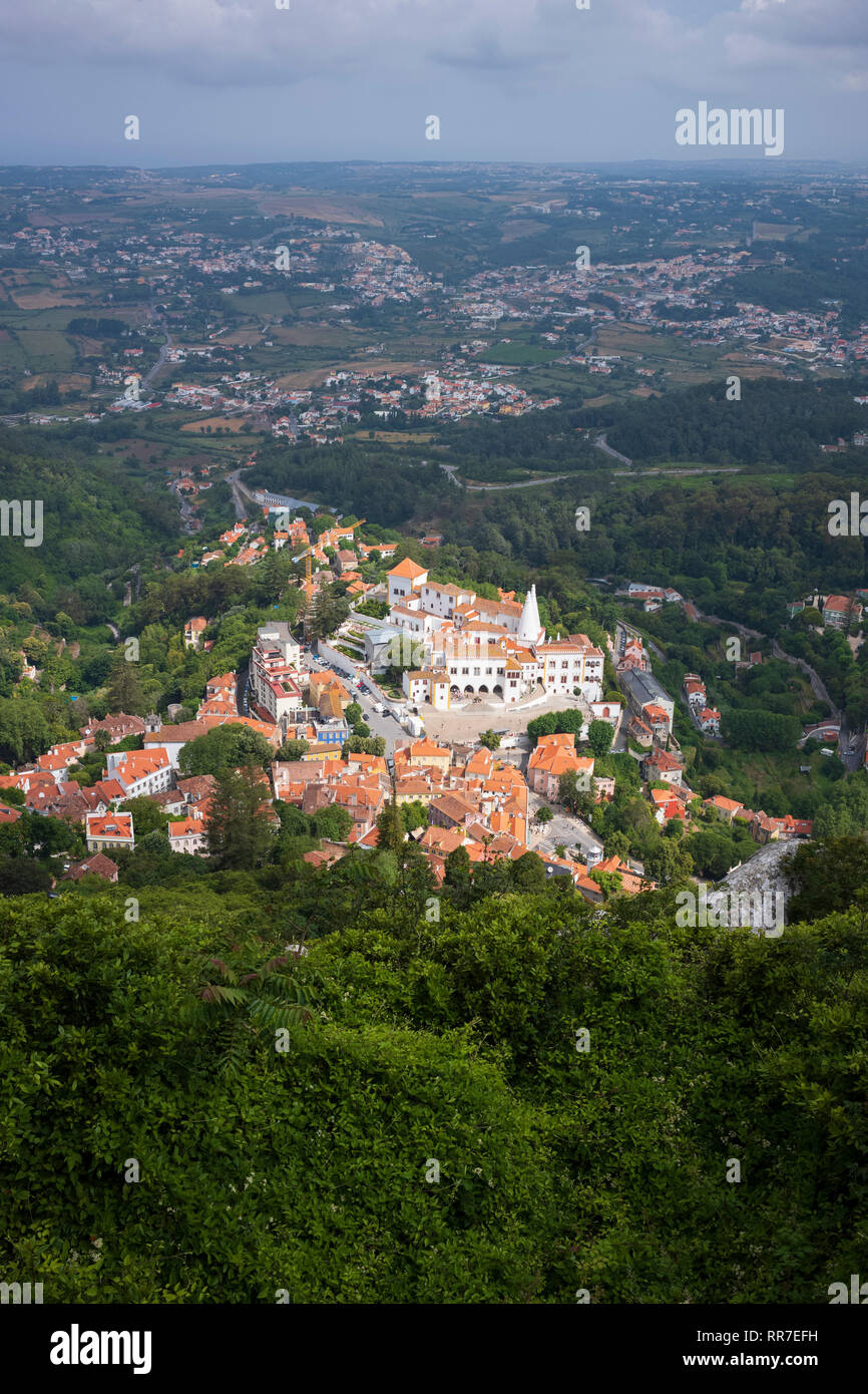 Il Palazzo di Sintra, chiamato anche Palazzo Comunale, situato nella città di Sintra, nel distretto di Lisbona del Portogallo. Foto Stock