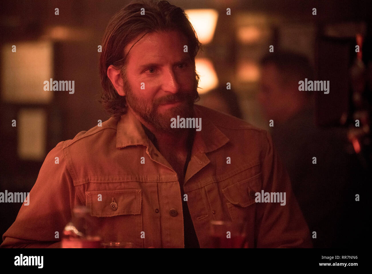 Febbraio 24, 2018 - Oscar 2019 candidati Movie set: Titolo: è nata una stella STUDIO: Gerber Pictures Regista: Bradley Cooper Trama: un musicista aiuta una giovane cantante e attrice trovare la fama anche come età e alcolismo invia la propria carriera in una spirale verso il basso.. STARRING: BRADLEY COOPER come Jackson Maine. (Credito Immagine: © Foto Gerber/Entertainment Immagini) Foto Stock