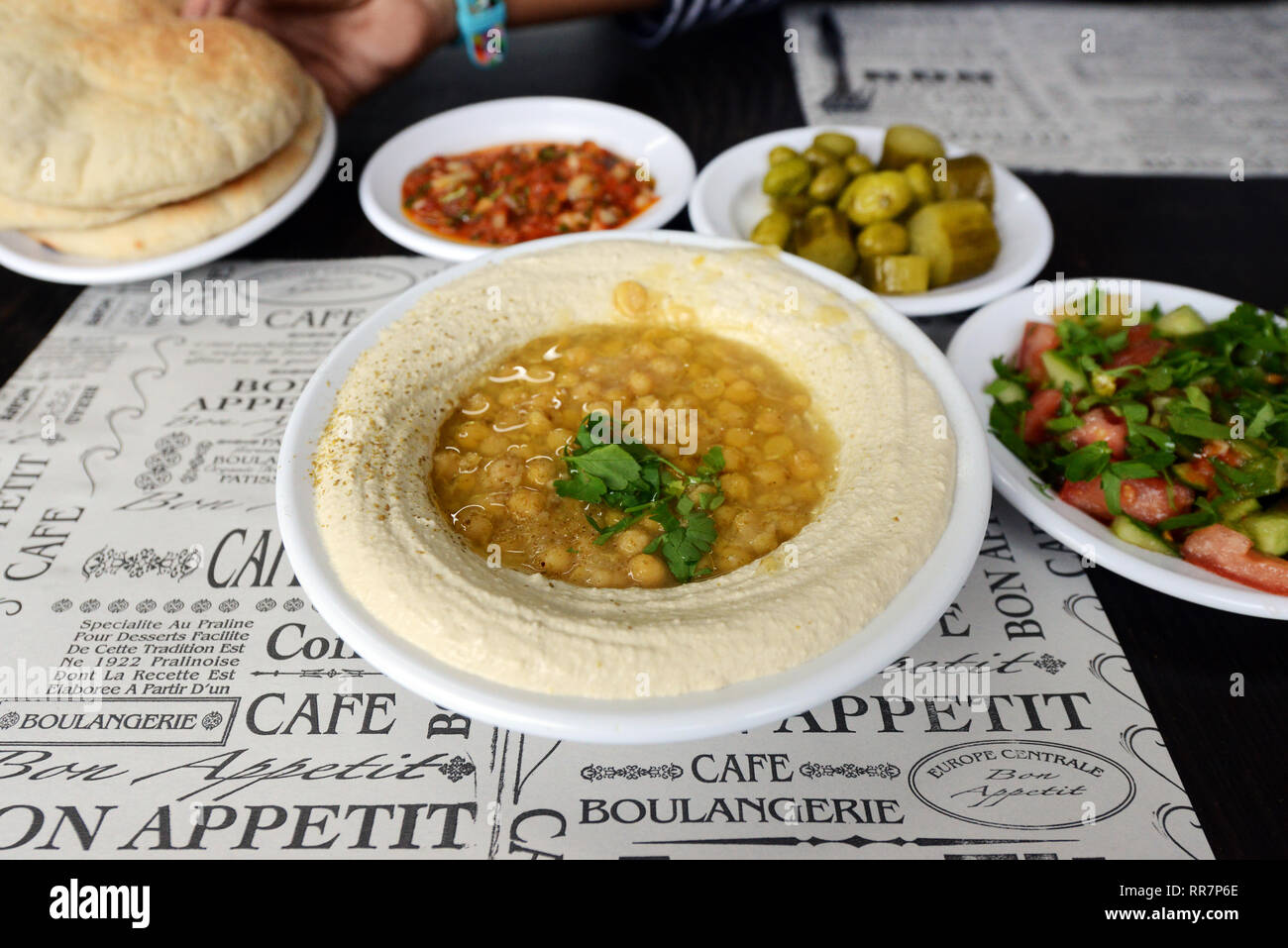 Hummus Issa a Tiberiade. Foto Stock