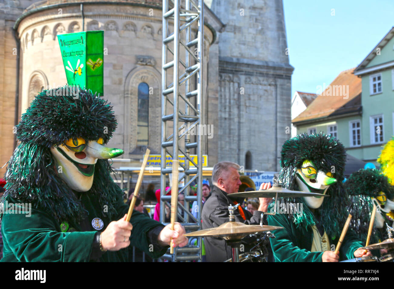 Xxxvi carnevale internazionale festival di musica, guggenmusic incontro di Schwaebisch Gmuend, Baden-Wuerttemberg, Germania, persone stanno avendo divertimento. Foto Stock