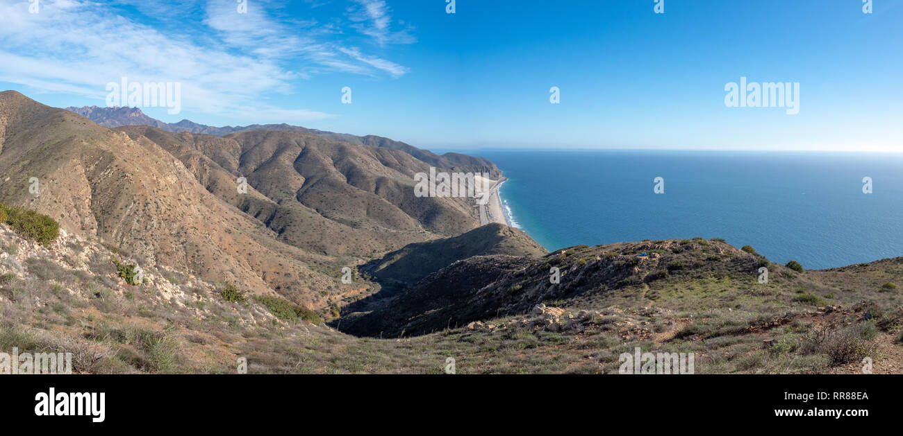 Vista dell'Oceano Pacifico, da Chumash e Mugu Peak trail, Point Mugu State Park, Ventura County, California, Stati Uniti d'America Foto Stock