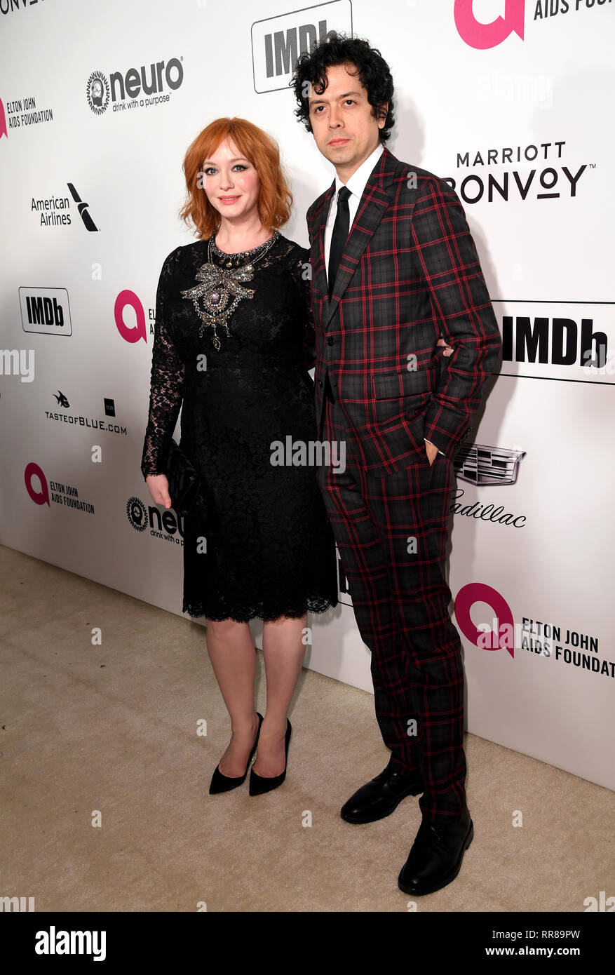 Christina Hendricks e Geoffrey Arend frequentando il Elton John AIDS Foundation la visualizzazione di partito svoltasi a West Hollywood Park, Los Angeles, California, USA. Foto Stock