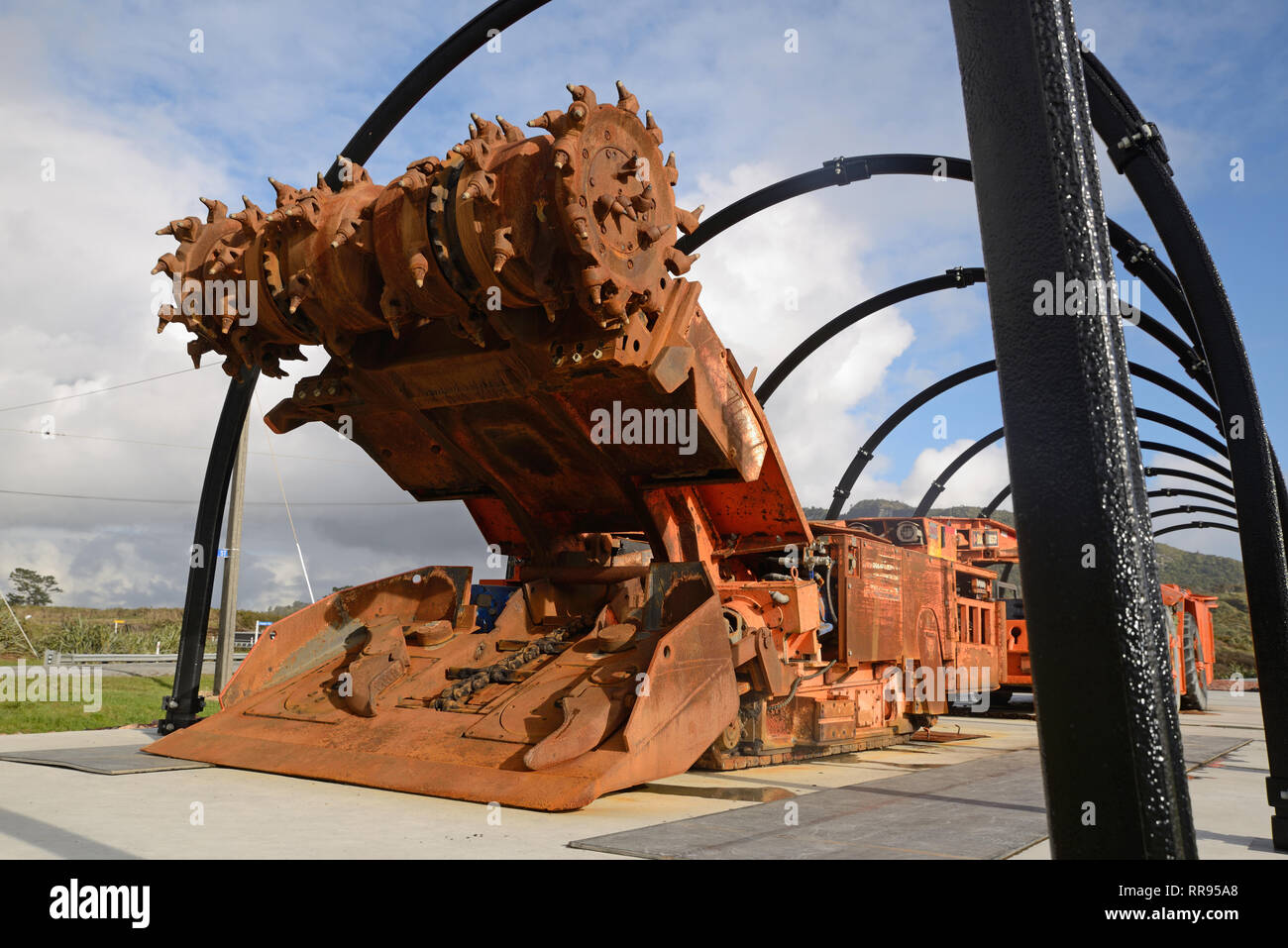Un sotterraneo coal mining macchina sul display in un parco a Ranunga, West Coast, Nuova Zelanda Foto Stock