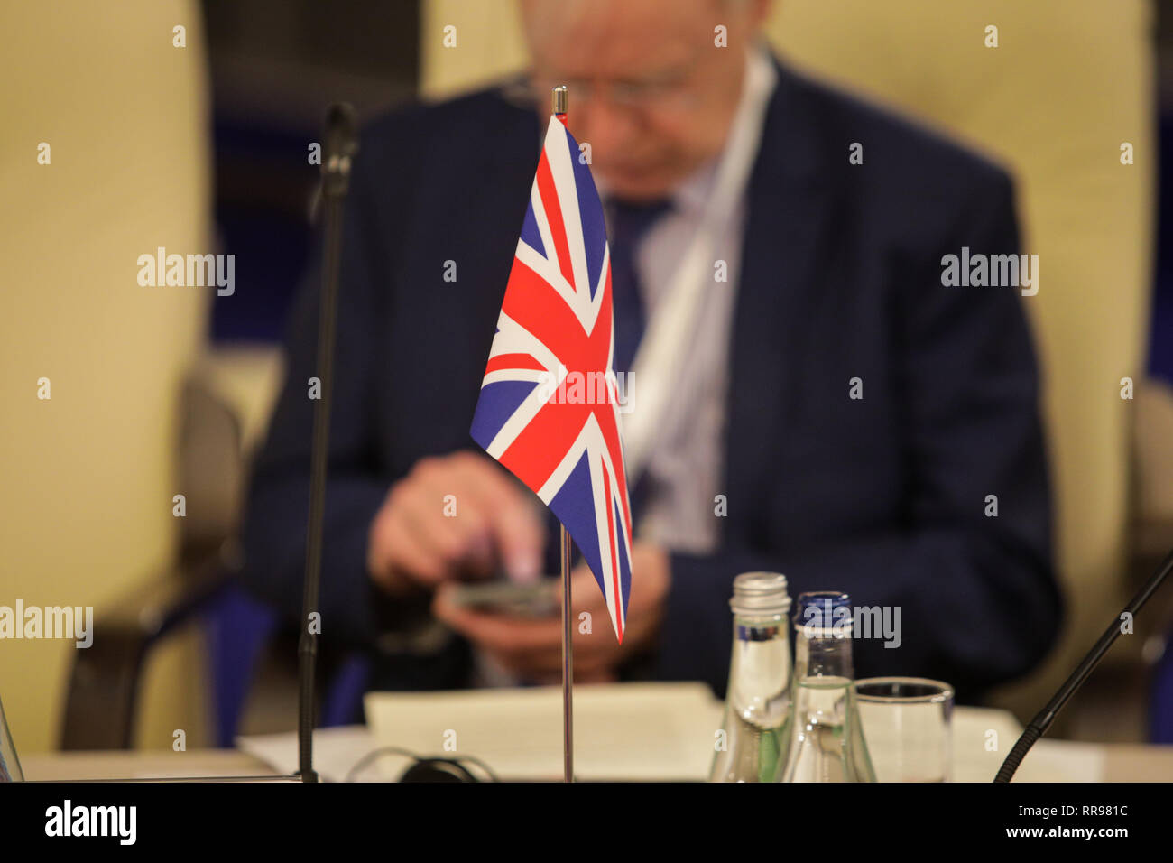 Dettagli con la bandiera del Regno Unito nel corso di una conferenza dei funzionari dell' Unione europea Foto Stock