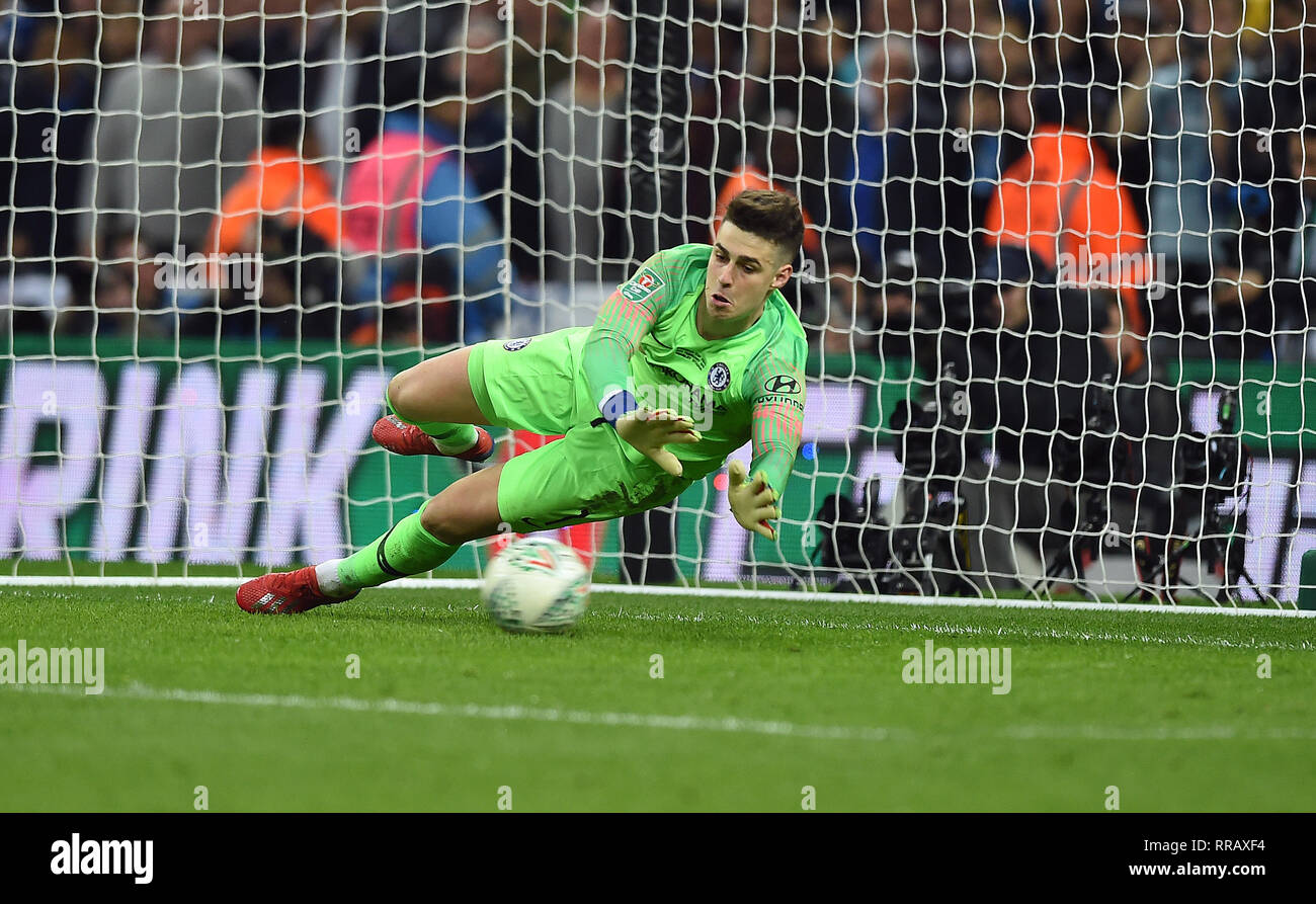 CHELSEA GOALKEEPER KEPA ARRIZABALAGA rende un salvataggio durante la penalità Shoot-out, CHELSEA V Manchester City, CHELSEA V Manchester City Foto Stock